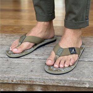 Nautica Men's Olive/Tan Logo Flip-Flop Sandals